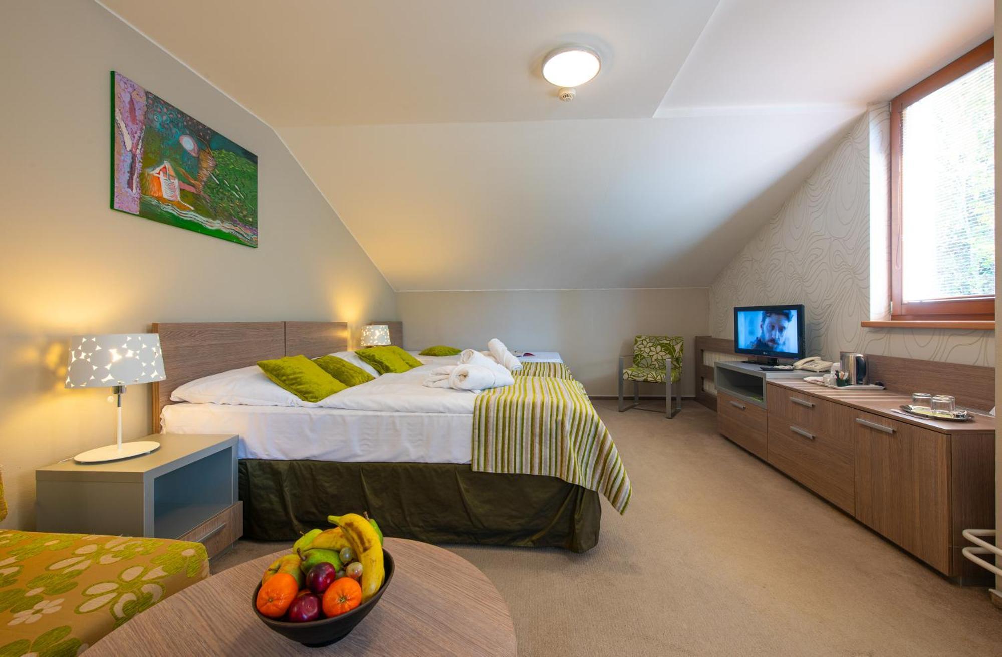 Hotel Bystra Брезно Экстерьер фото