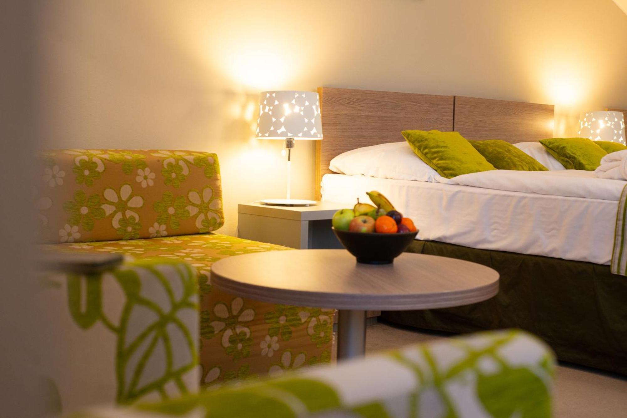 Hotel Bystra Брезно Экстерьер фото