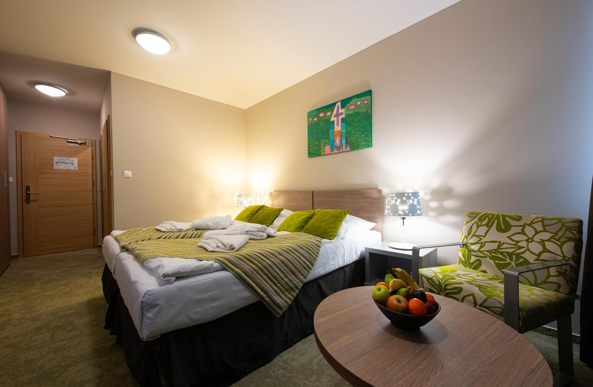 Hotel Bystra Брезно Экстерьер фото